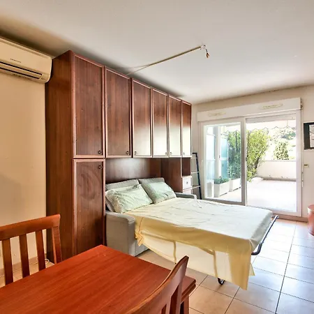 2 Pieces Lumineux Avec Vaste Terrasse Et Vue Degagee Sur Les Collines * Menton