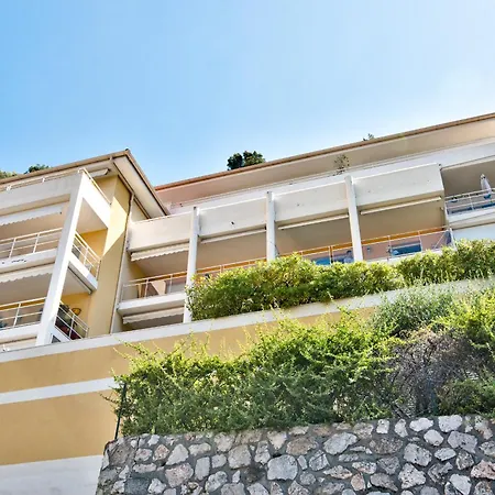 2 Pieces Lumineux Avec Vaste Terrasse Et Vue Degagee Sur Les Collines *