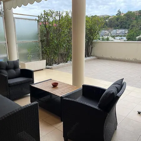 2 Pieces Lumineux Avec Vaste Terrasse Et Vue Degagee Sur Les Collines