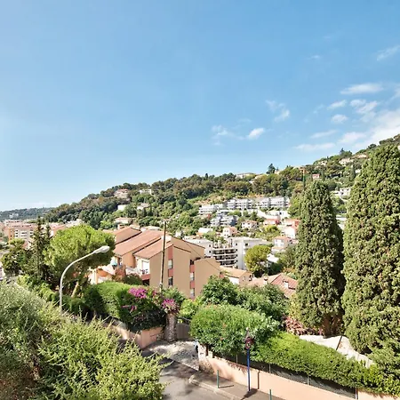 2 Pieces Lumineux Avec Vaste Terrasse Et Vue Degagee Sur Les Collines מנטון